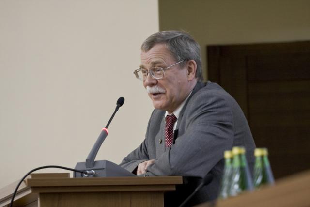 Директор ИВТ СО РАН, акдемик Ю.И. Шокин (Новосибирск)